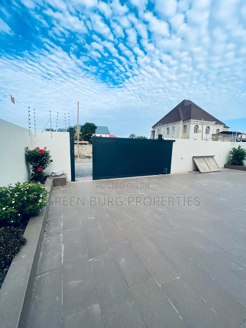 4bdrm House in Green, East Legon for sale in East Legon