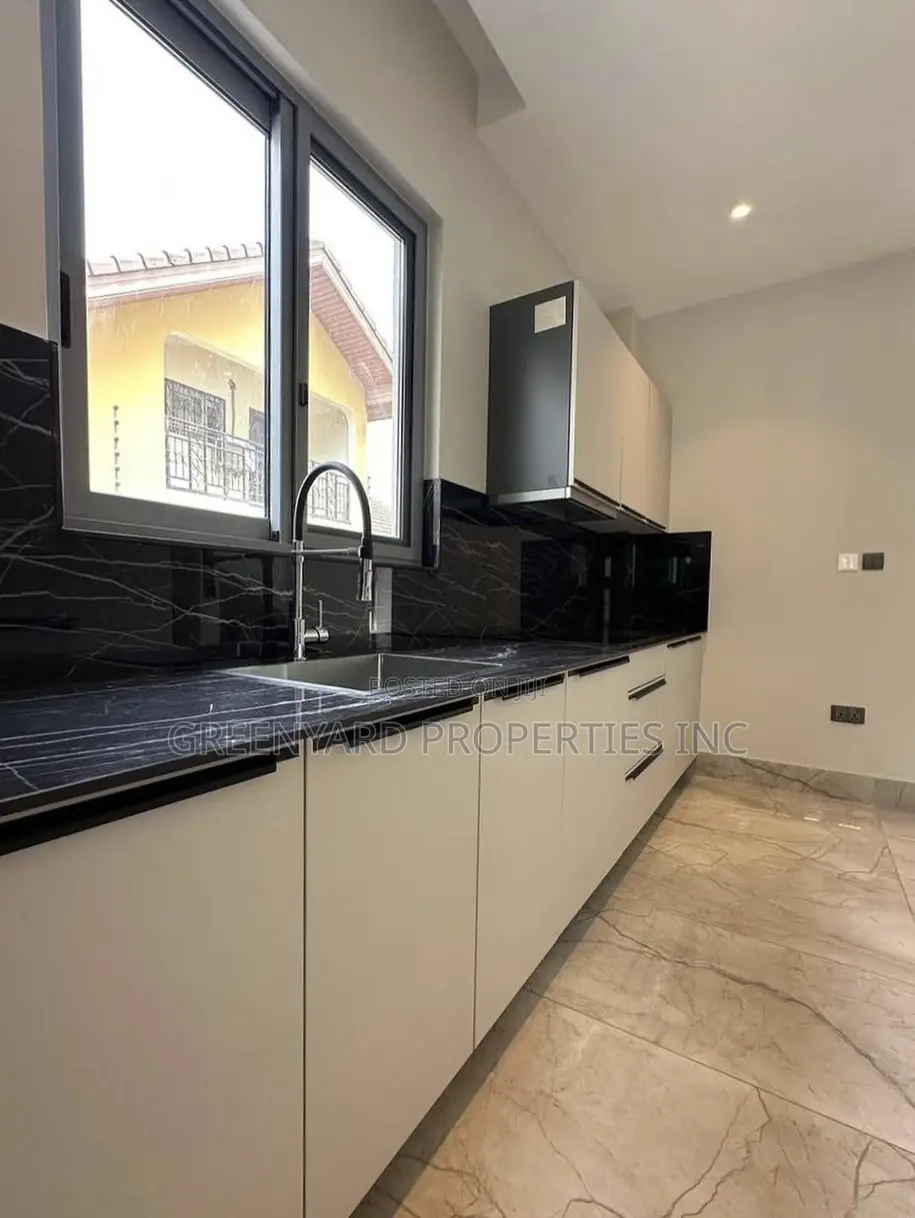 4bdrm Duplex in Lagos Avenue, East Legon for sale in East Legon