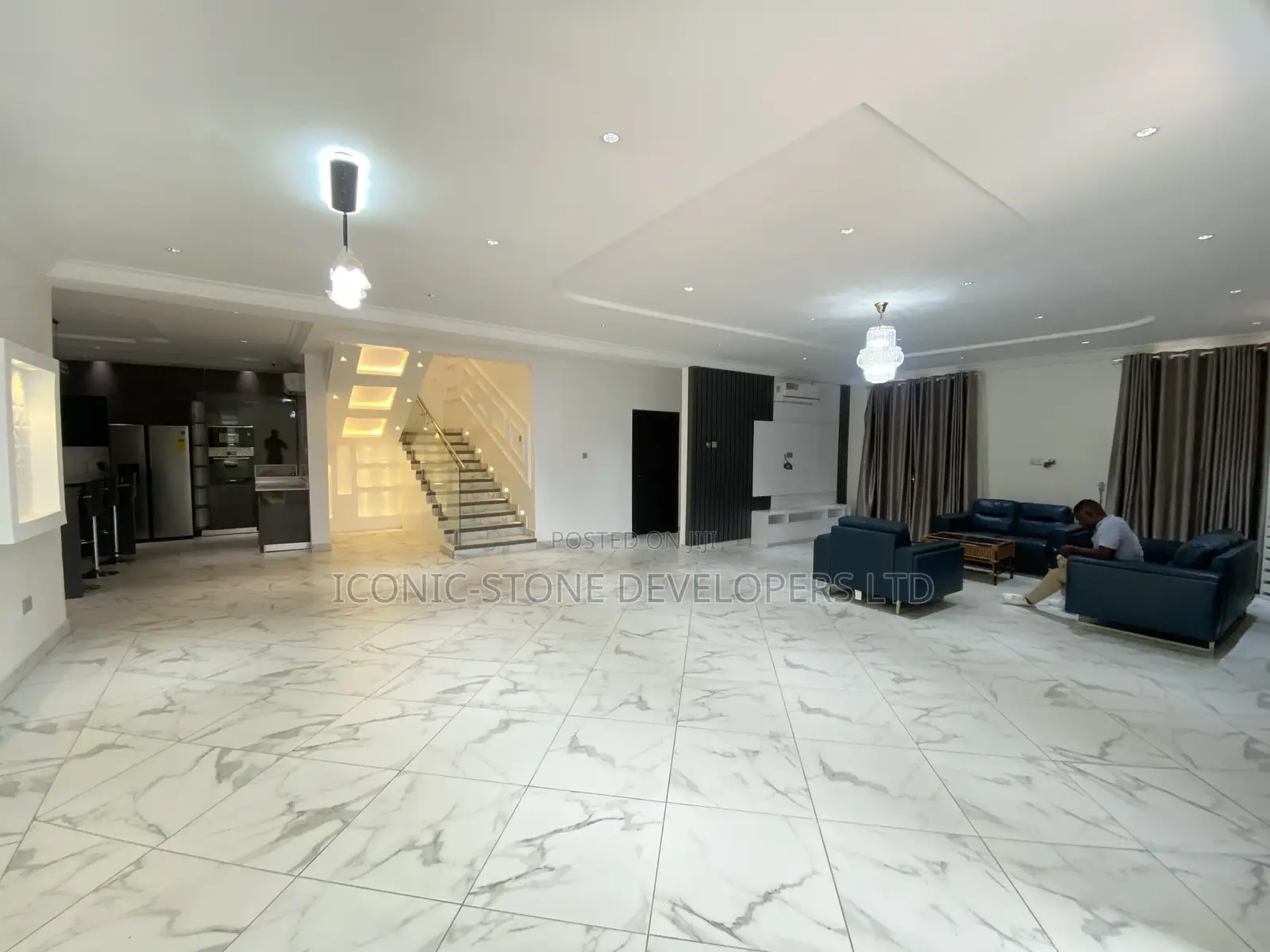 Furnished 4bdrm House in Lakeside for sale in Lake Side Estate