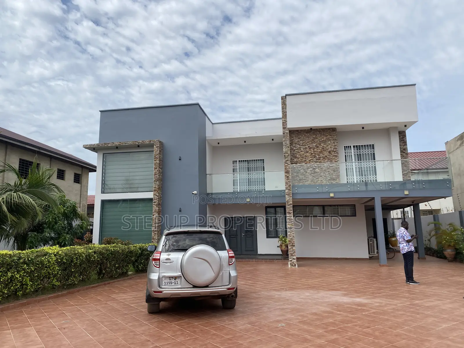 Furnished 4bdrm House in Lakeside for sale in Lake Side Estate