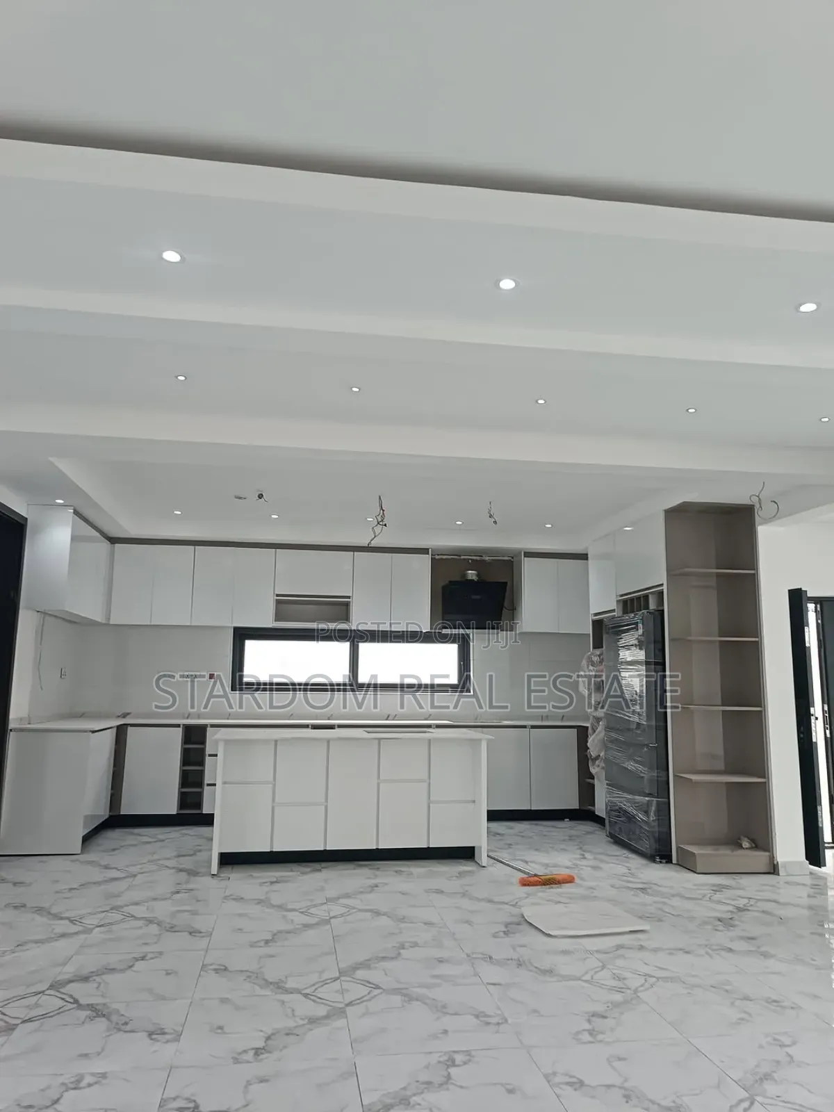 4bdrm Duplex in East Legon for sale in East Legon