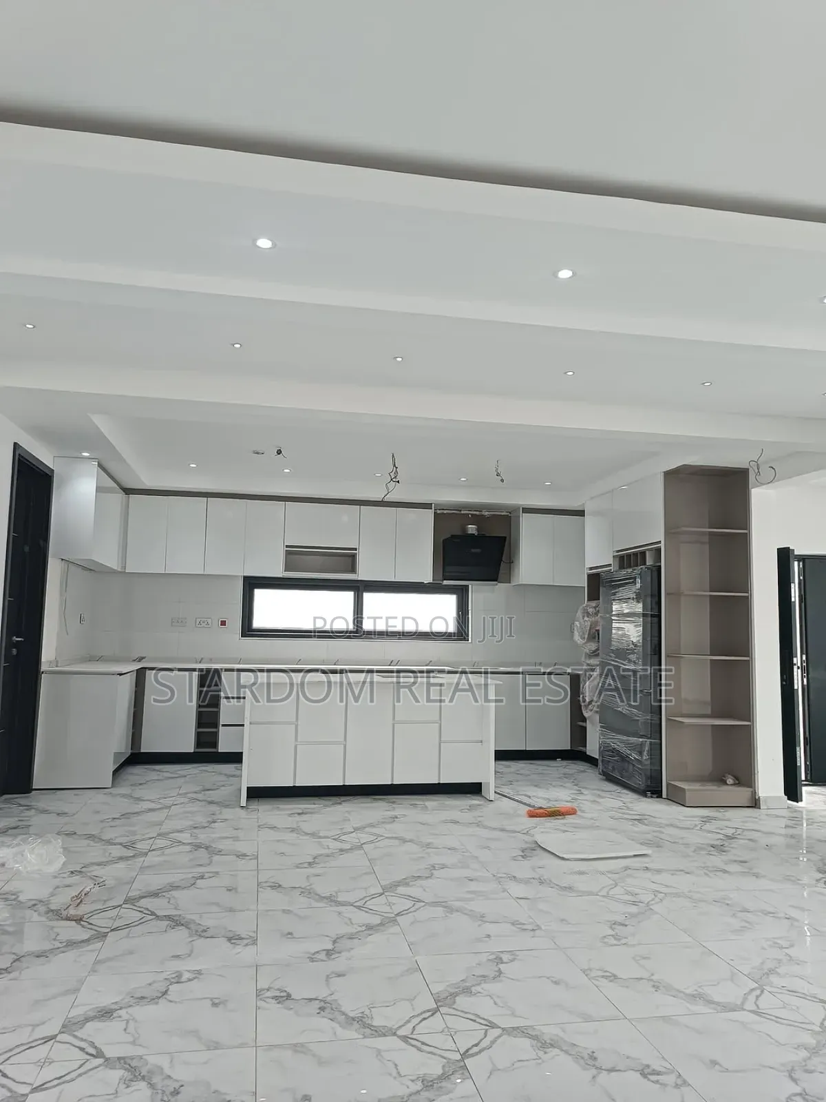 4bdrm Duplex in East Legon for sale in East Legon