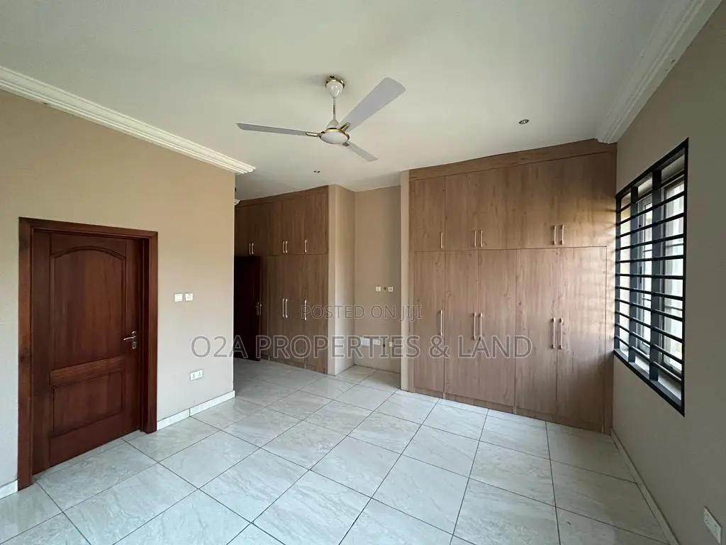 4bdrm House in Community 25, Sakumono for sale in Sakumono