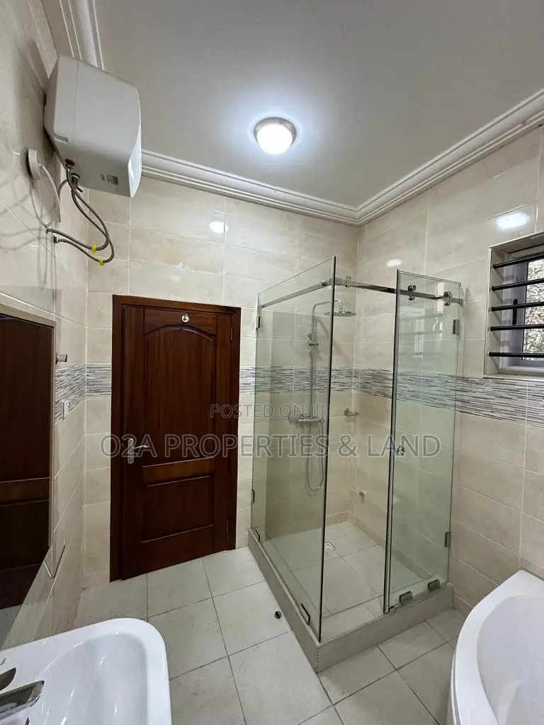 4bdrm House in Community 25, Sakumono for sale in Sakumono