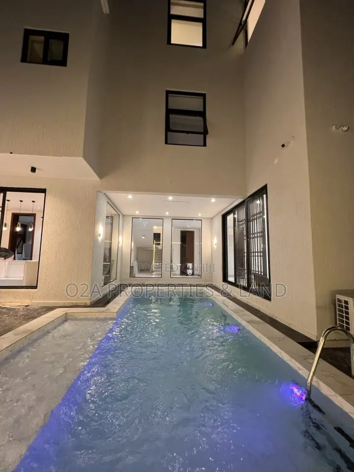 7bdrm House in East Legon, American House for sale in American House