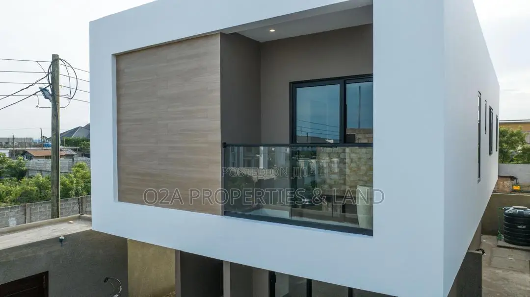 3bdrm House in Community 25, Sakumono for sale in Sakumono