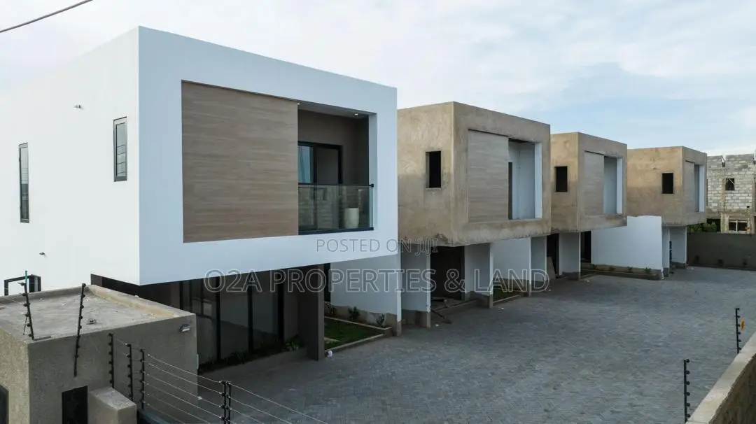 3bdrm House in Community 25, Sakumono for sale in Sakumono