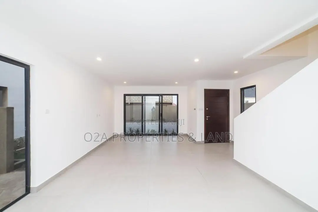 3bdrm House in Community 25, Sakumono for sale in Sakumono