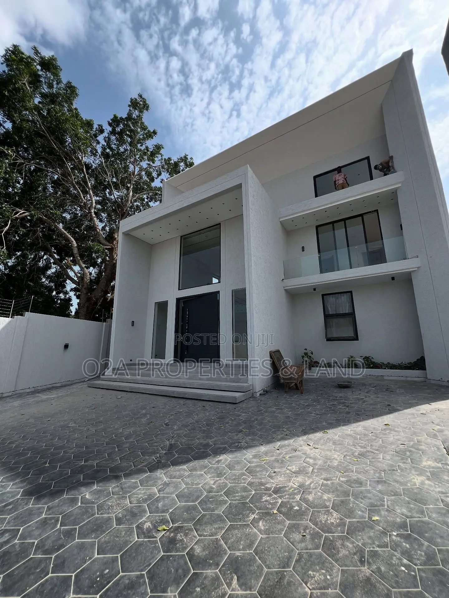 7bdrm House in East Legon, American House for sale in American House
