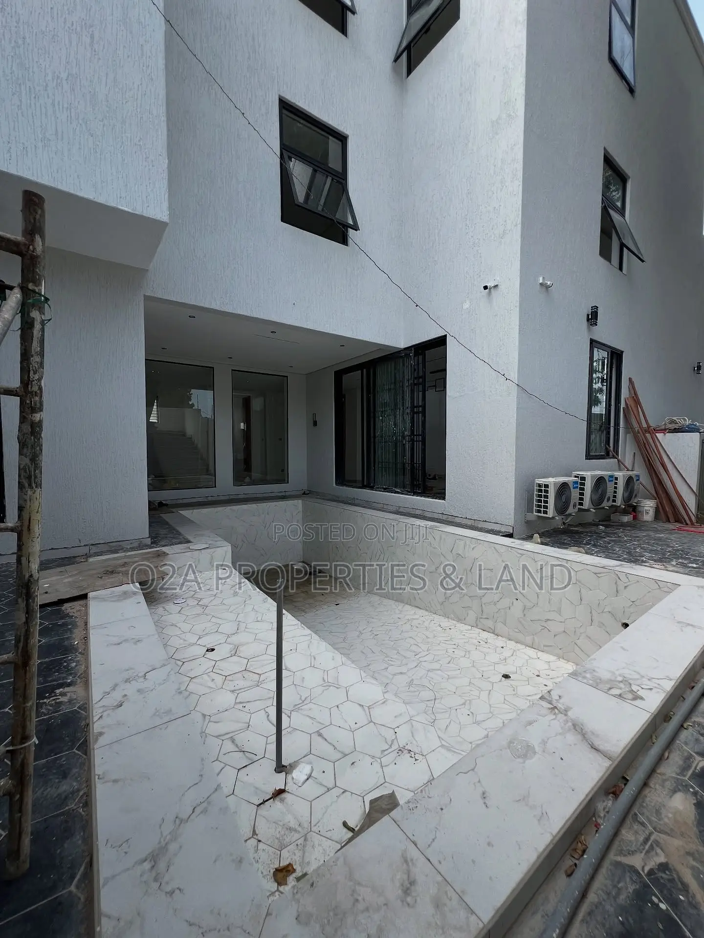 7bdrm House in East Legon, American House for sale in American House