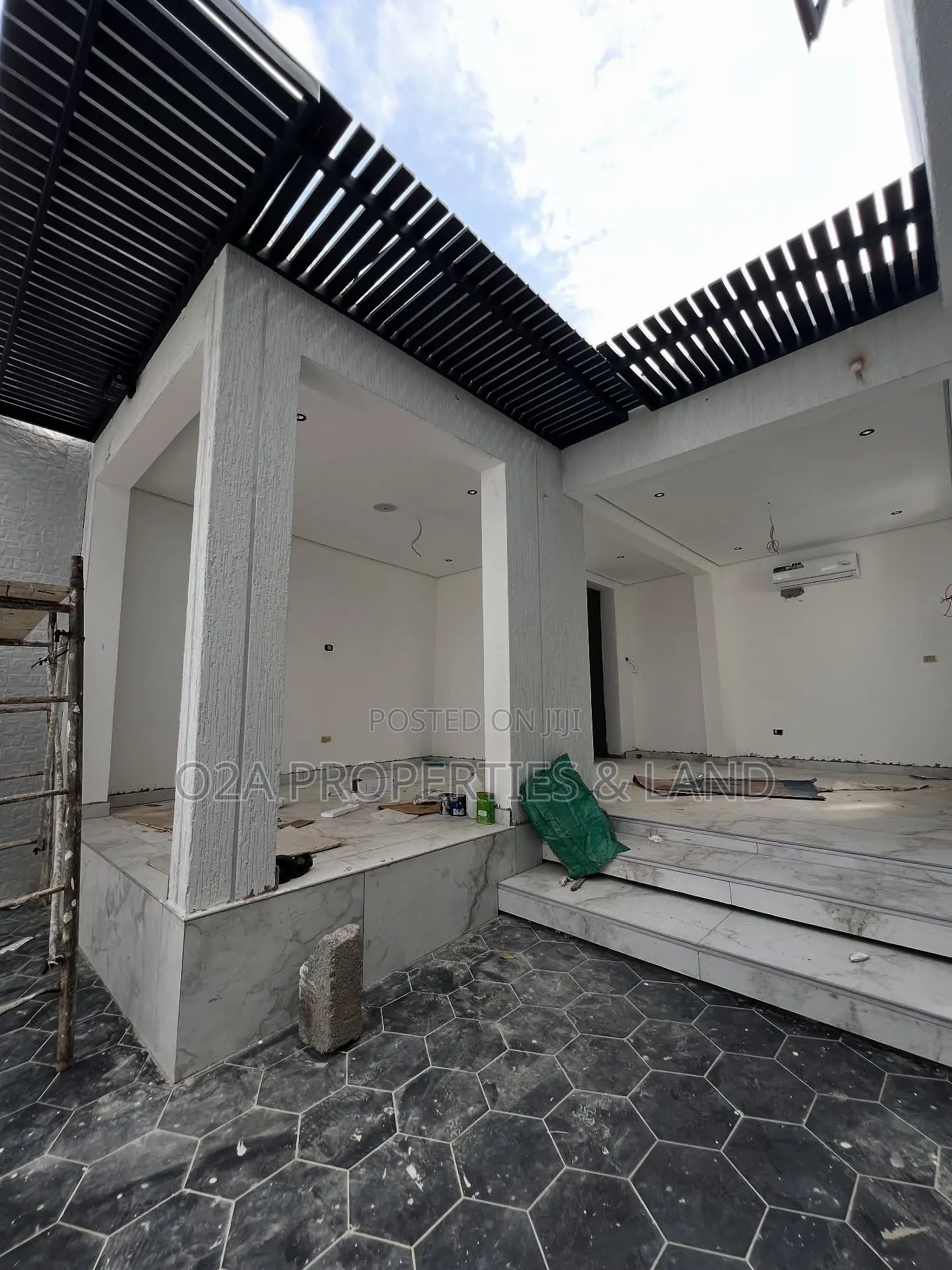 7bdrm House in East Legon, American House for sale in American House