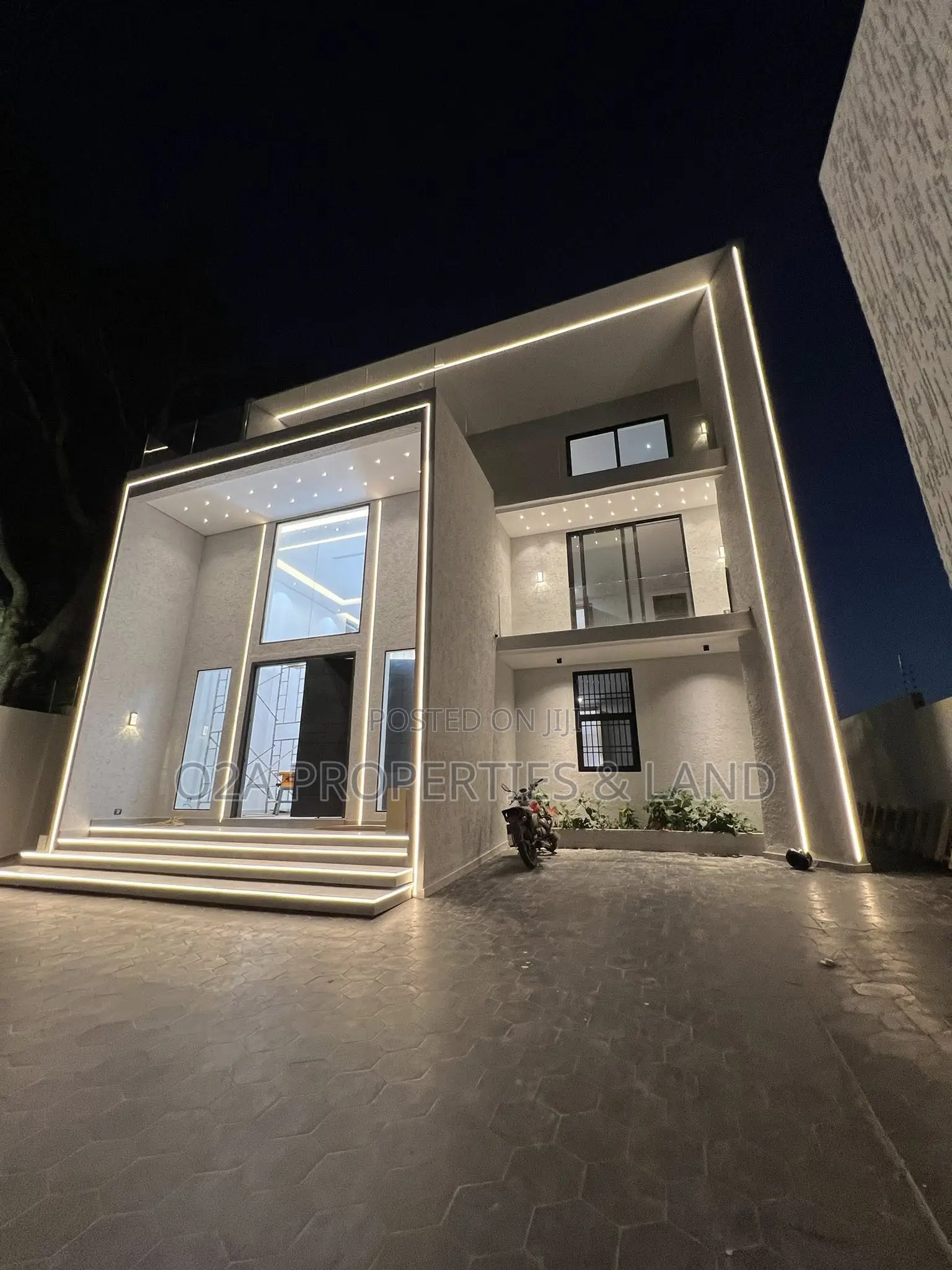 6bdrm House in East Legon, A&C Mall Area for sale in A&C Mall Area
