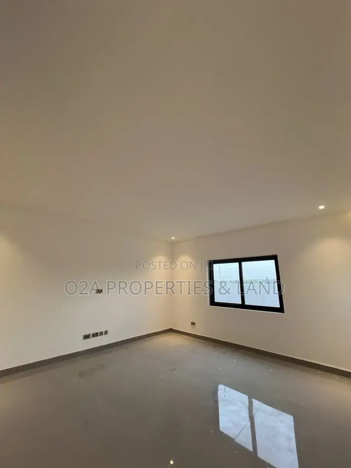 3bdrm House in Ashaley Botwe, for sale in Lake Side Estate