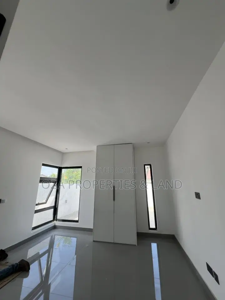 3bdrm House in Ashaley Botwe, for sale in Lake Side Estate