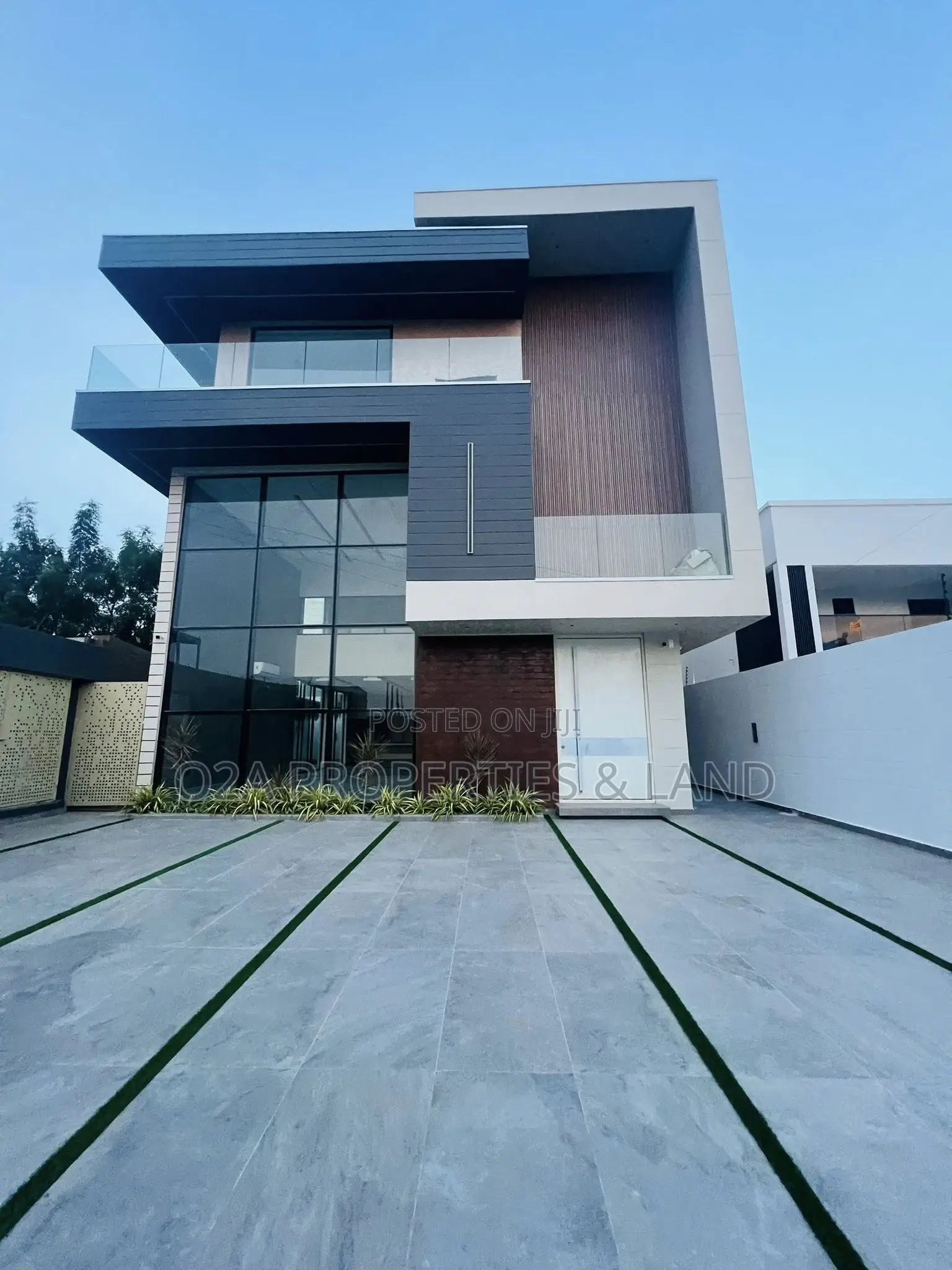 6bdrm House in East Airport for sale in Airport Residential Area