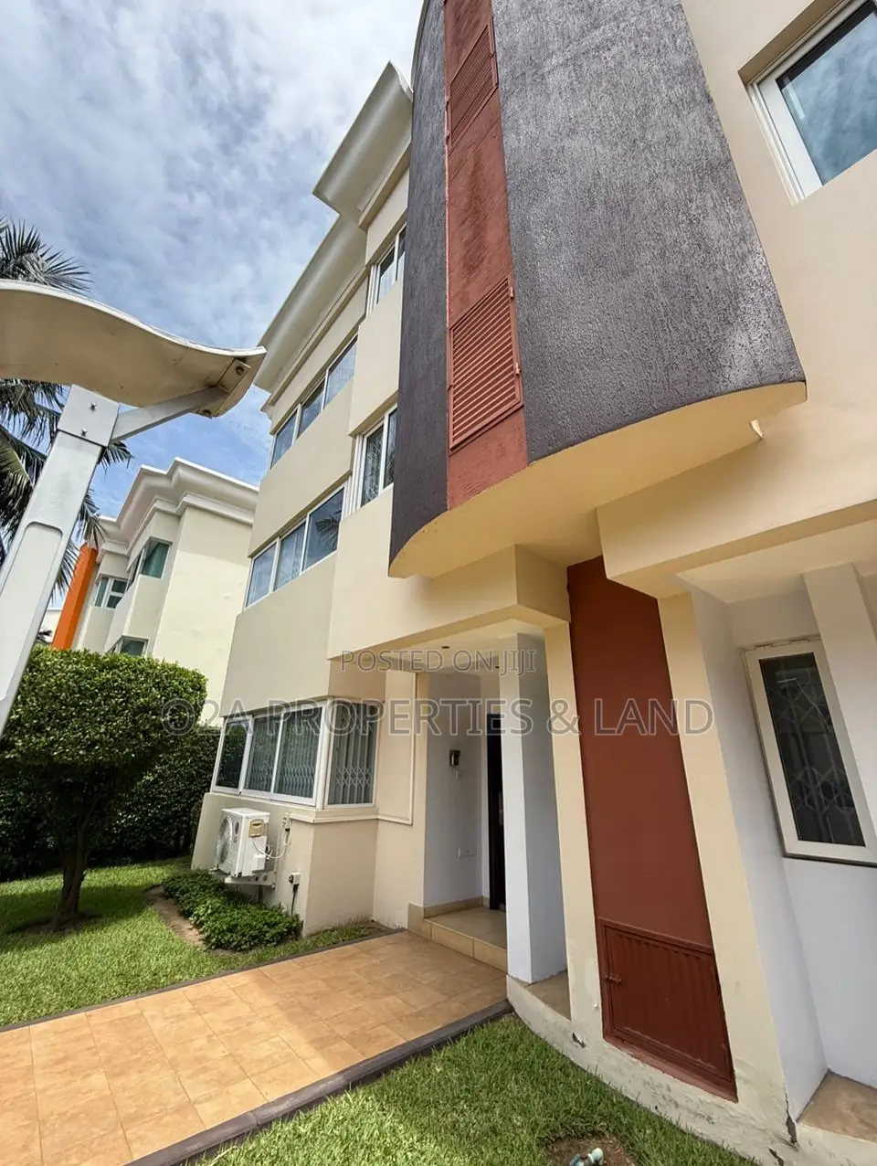 5bdrm Townhouse / Terrace in Cantonments, Acquinas for rent in Acquinas