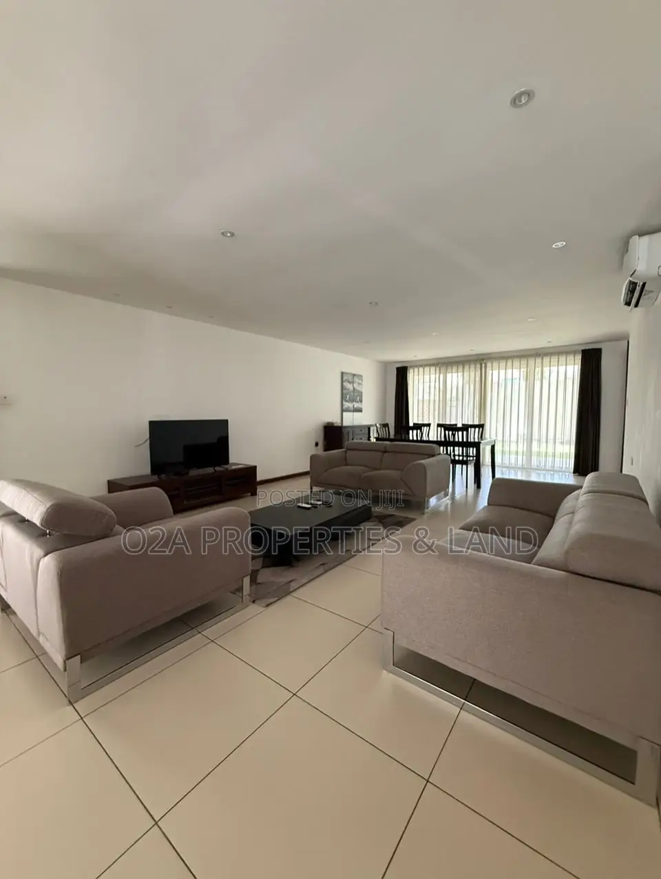 5bdrm Townhouse / Terrace in Cantonments, Acquinas for rent in Acquinas