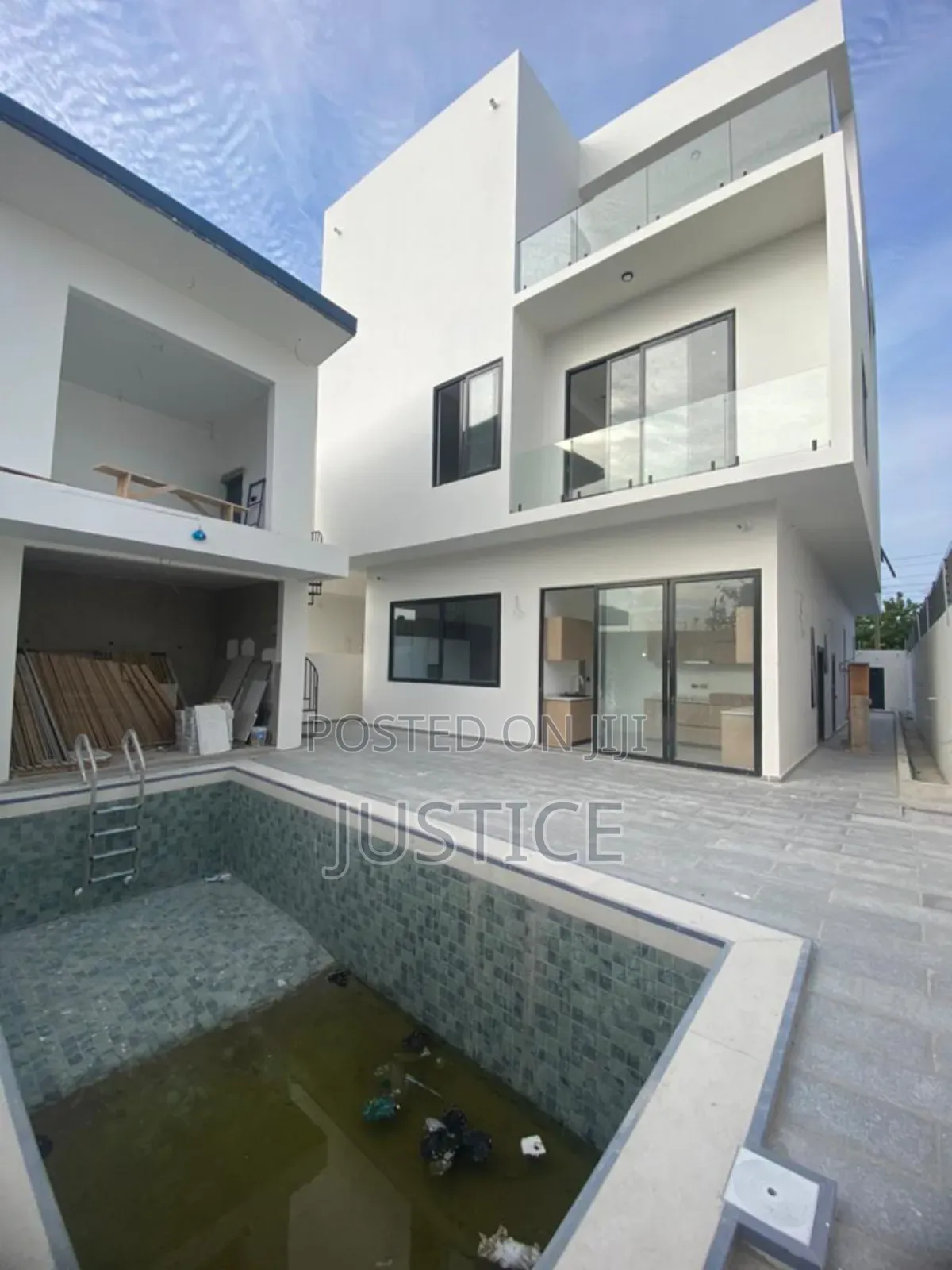 4bdrm Duplex in East Legon, American House for sale in American House