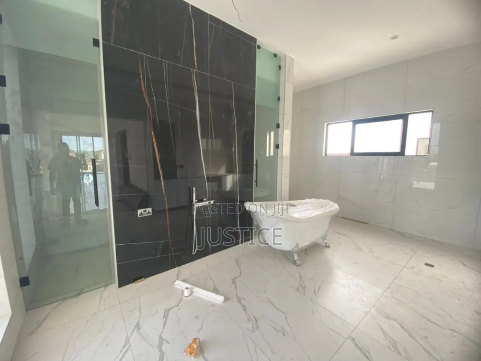 4bdrm Duplex in East Legon, American House for sale in American House