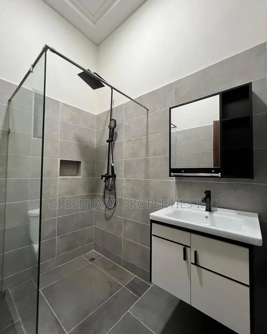4bdrm House in Lakeside, Ashaley Botwe for sale in Ashaley Botwe