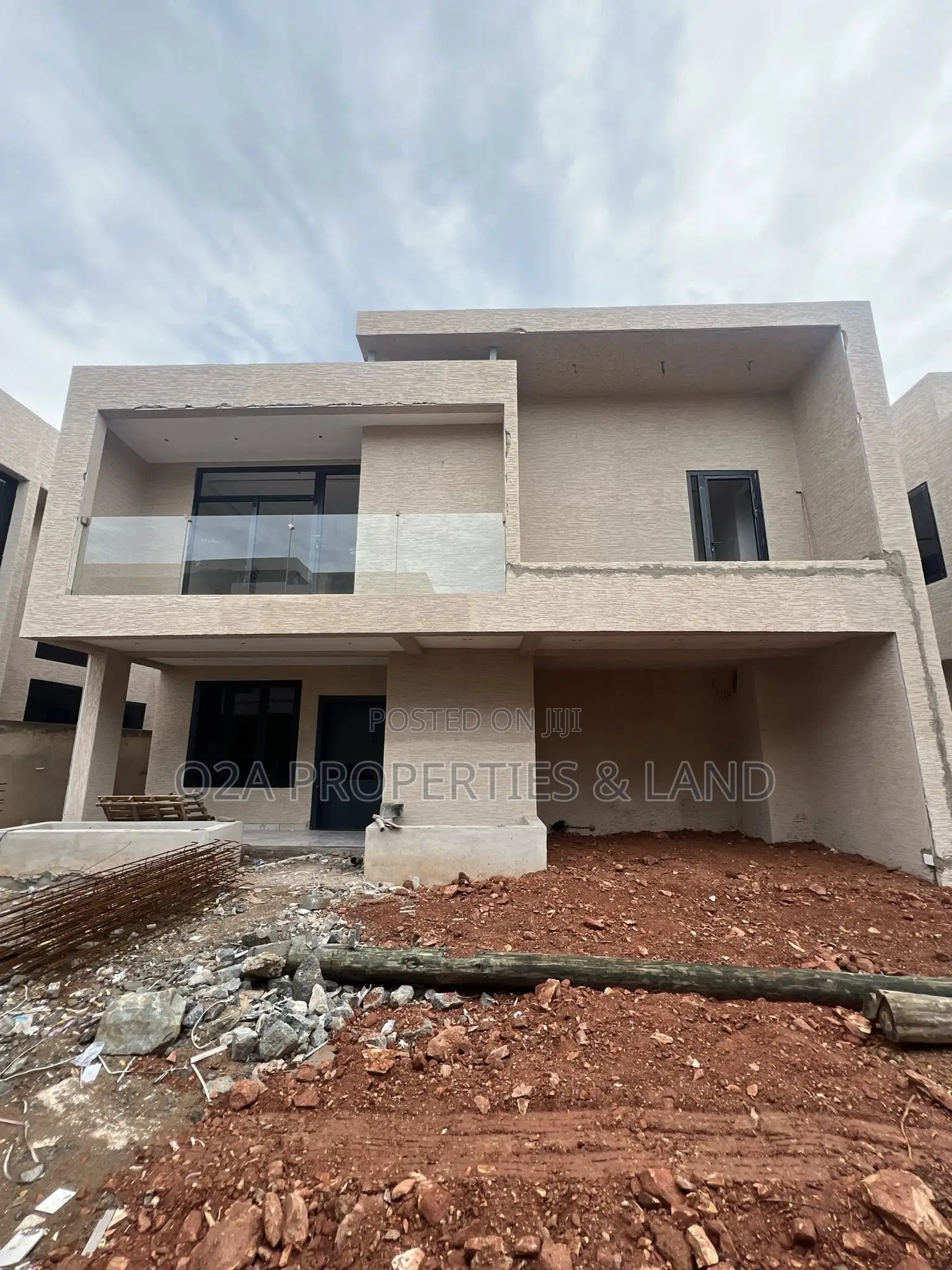 4bdrm Townhouse/Terrace in Ashaley Botwe, Lake Side Estate for sale in Lake Side Estate
