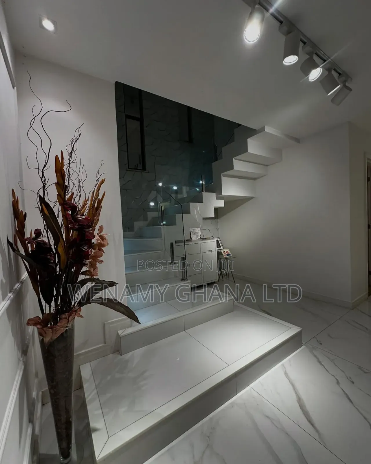 4bdrm Duplex in Accra for sale in Accra Metropolitan
