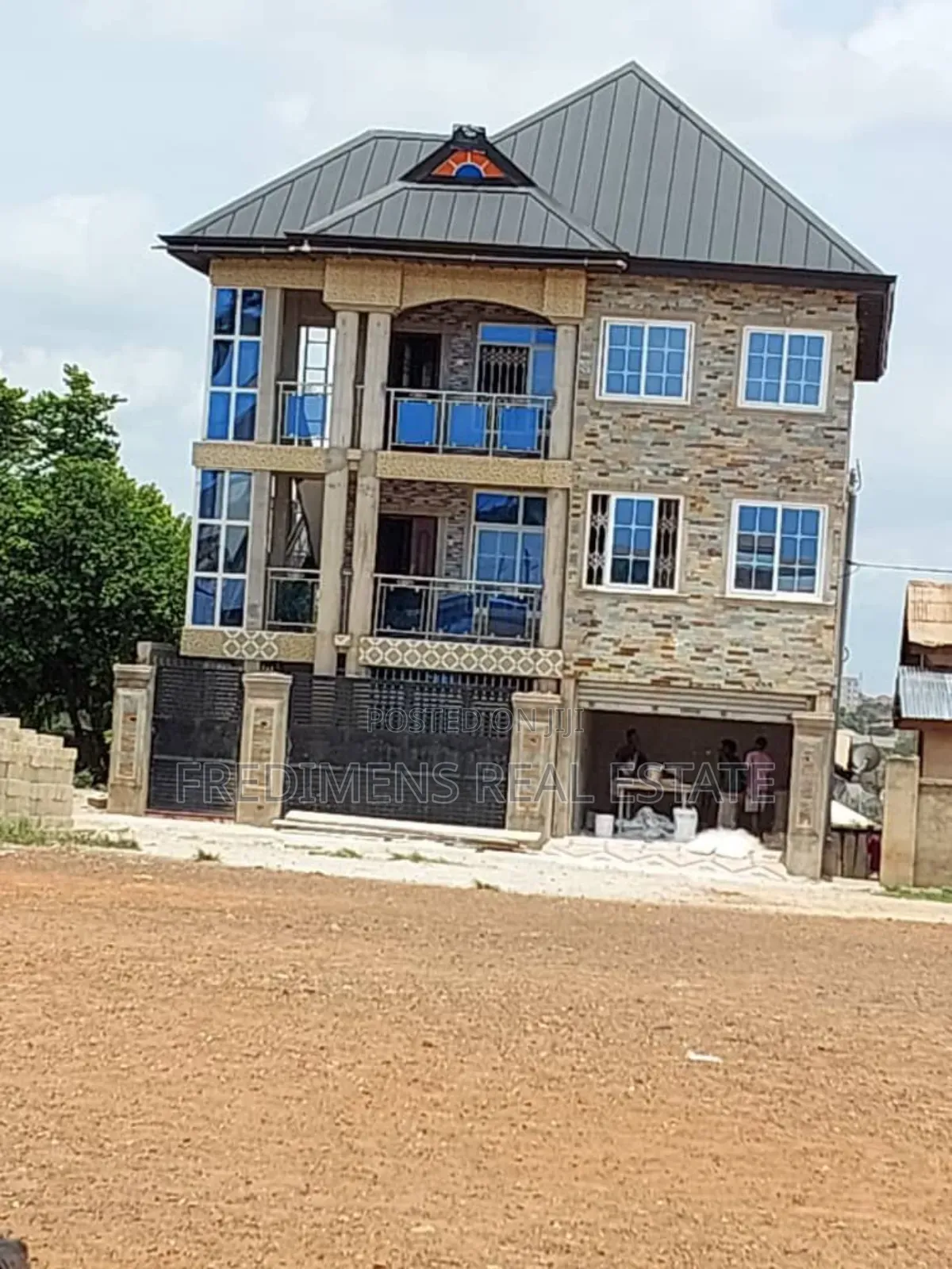 8bdrm House in Fredimens Real, Kumasi Metropolitan for sale in Kumasi Metropolitan