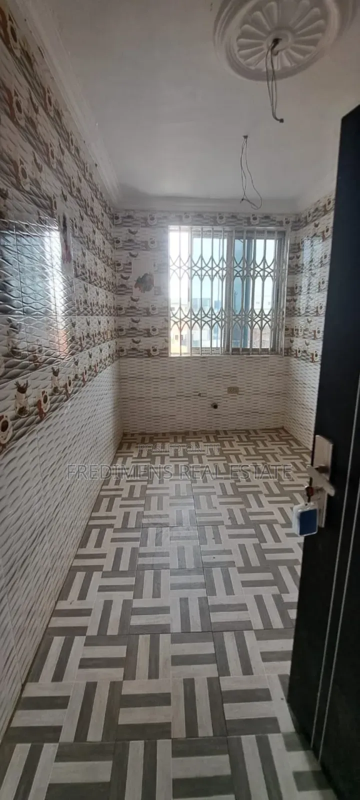 8bdrm House in Fredimens Real, Kumasi Metropolitan for sale in Kumasi Metropolitan
