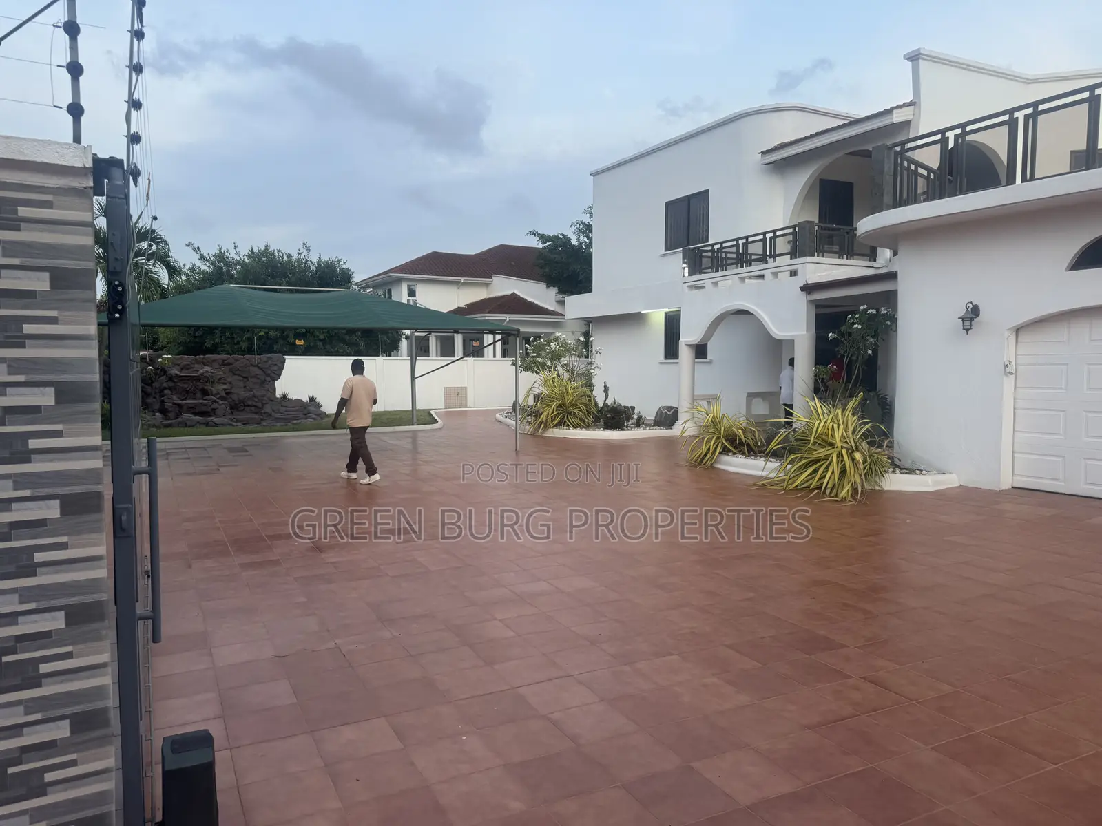6bdrm Mansion in Green, East Legon for sale in East Legon