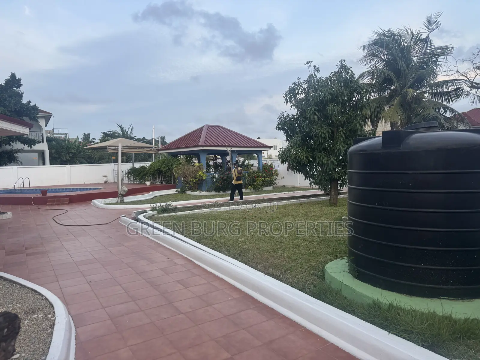 6bdrm Mansion in Green, East Legon for sale in East Legon