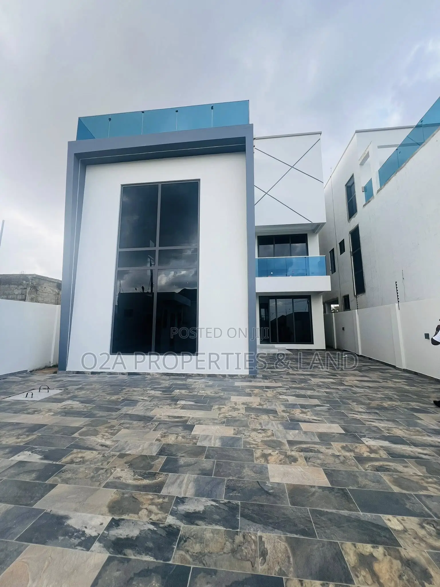 4bdrm House in East Legon, American House for sale in American House