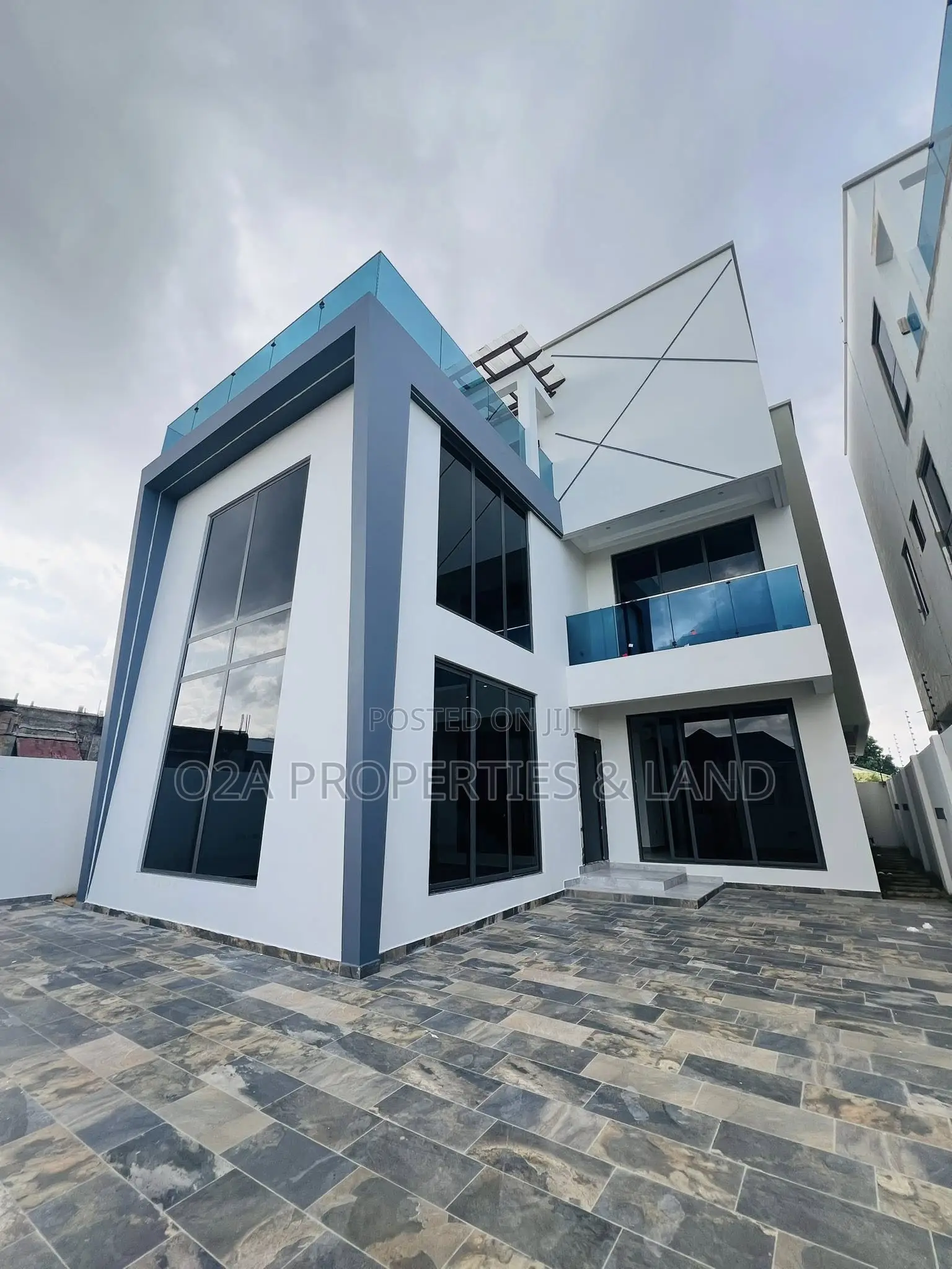 4bdrm House in East Legon, American House for sale in American House