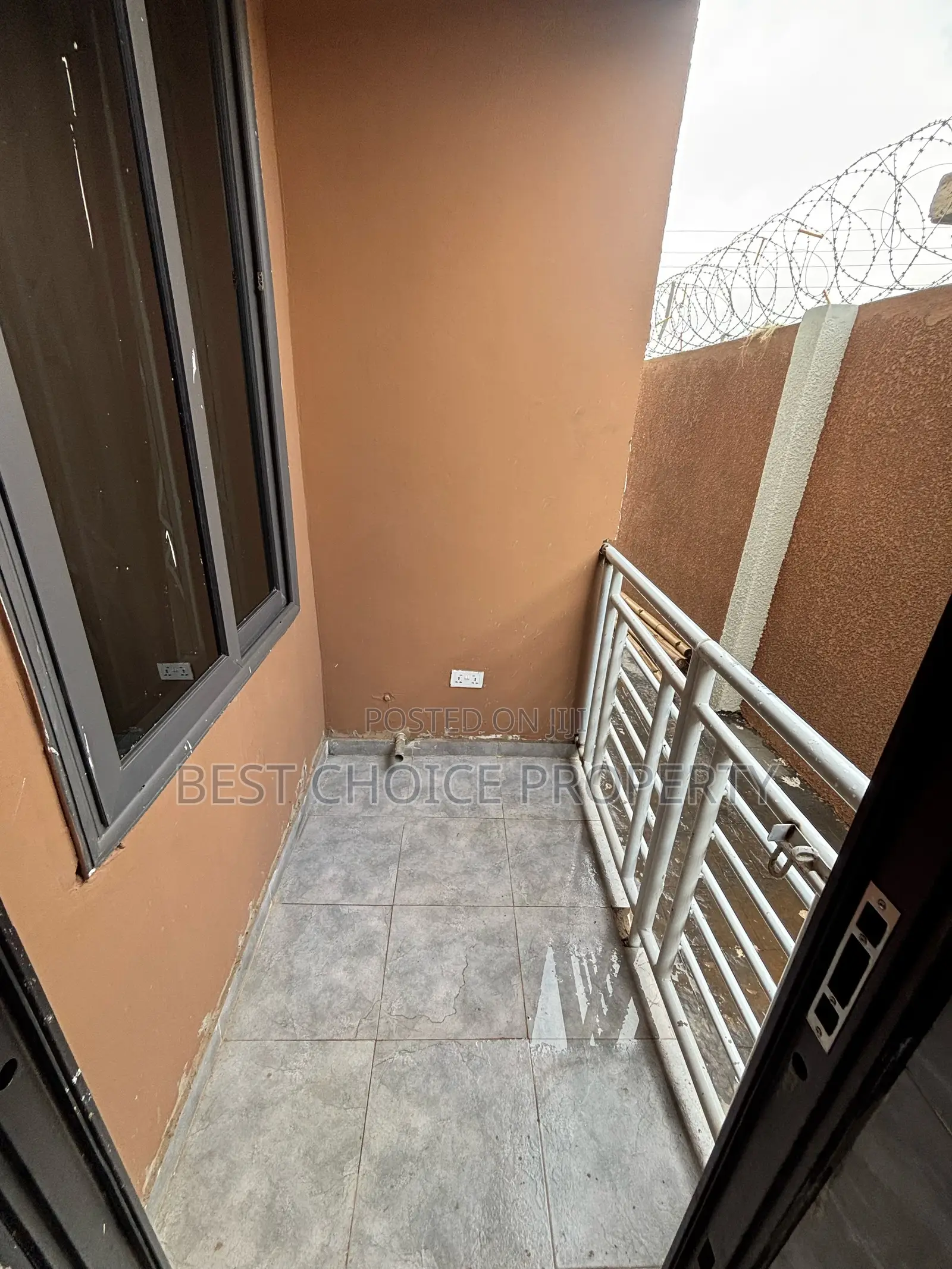 2bdrm Apartment in Amrahia, Adenta for rent in Adenta