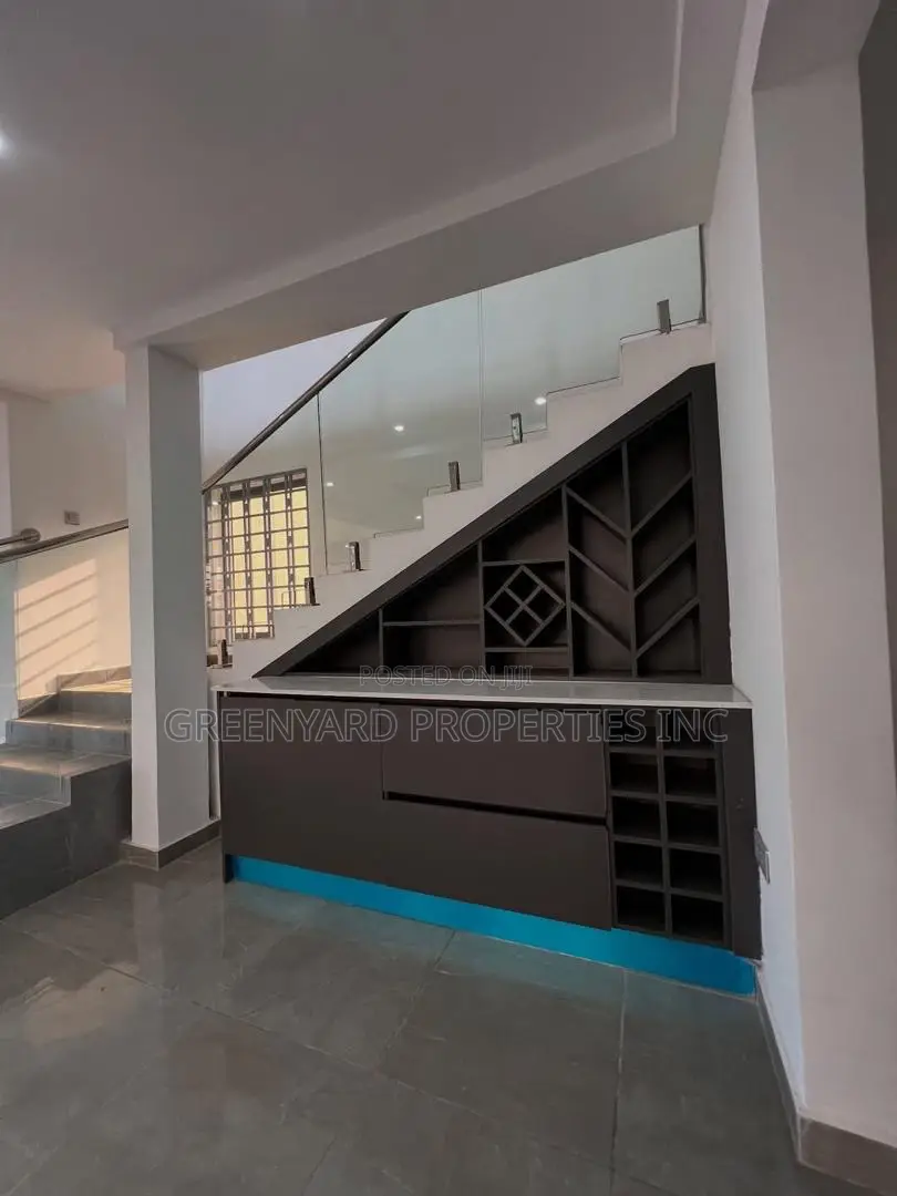 4bdrm House in Adenta for sale in Adenta