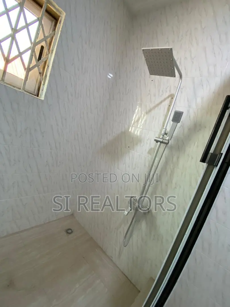 12bdrm Apartment in Community 18, Lashibi for sale in Lashibi