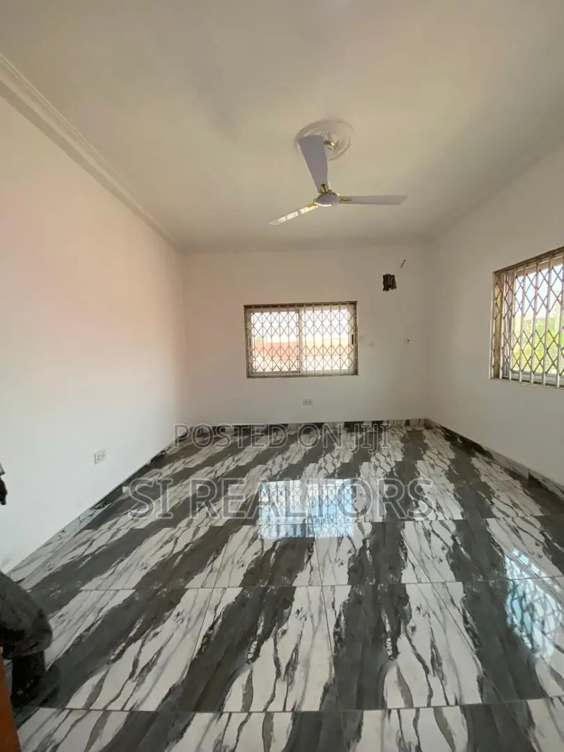 12bdrm Apartment in Community 18, Lashibi for sale in Lashibi