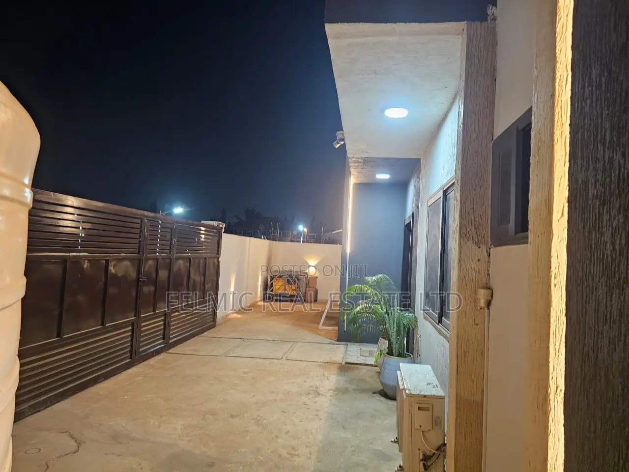 8bdrm Duplex in Felmic Real Estate, Accra Metropolitan for sale in Accra Metropolitan