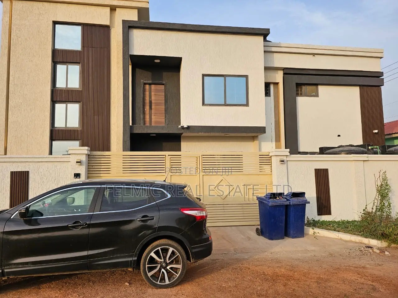 8bdrm Duplex in Felmic Real Estate, Accra Metropolitan for sale in Accra Metropolitan