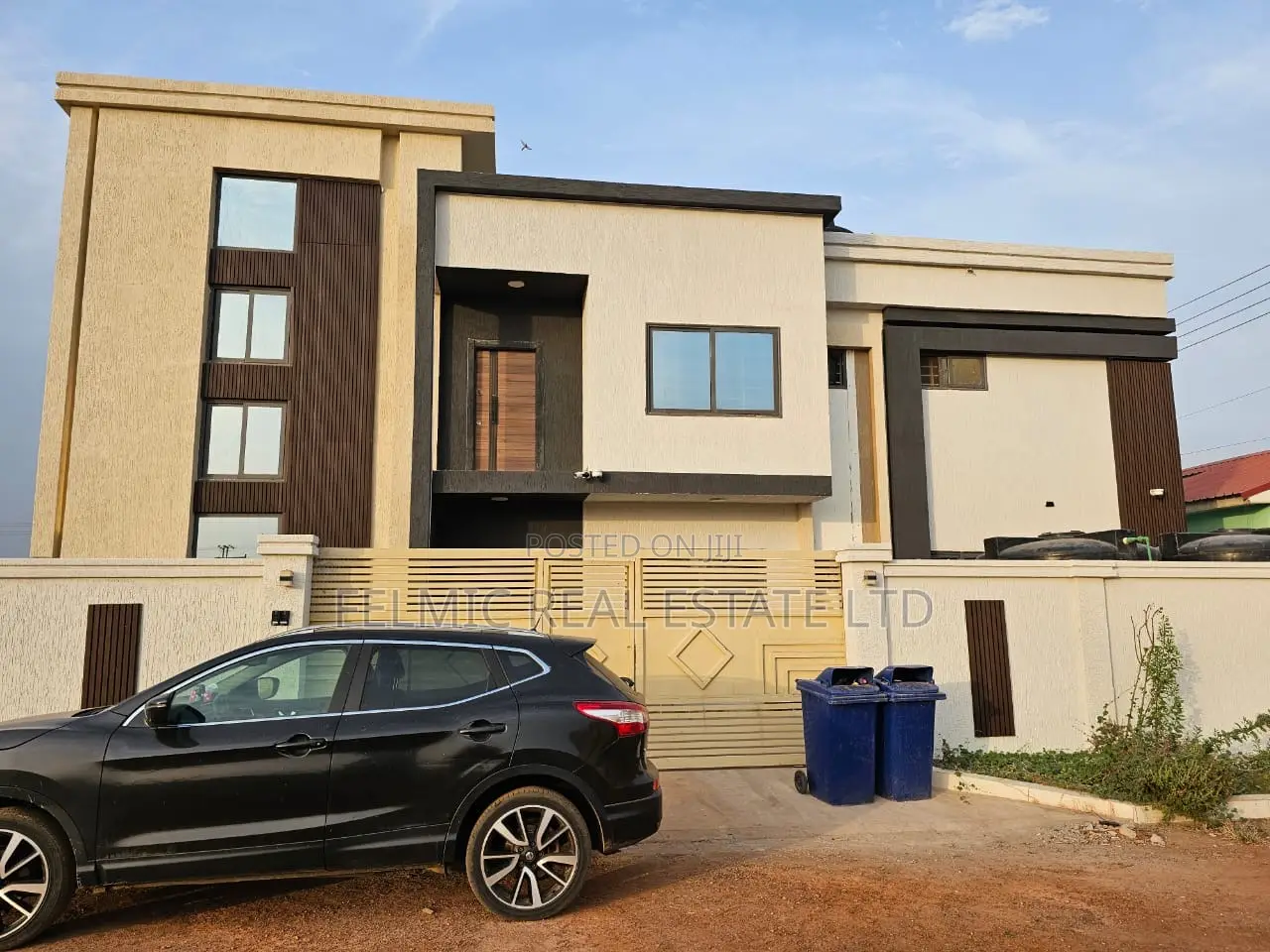 8bdrm Duplex in Felmic Real Estate, Accra Metropolitan for sale in Accra Metropolitan