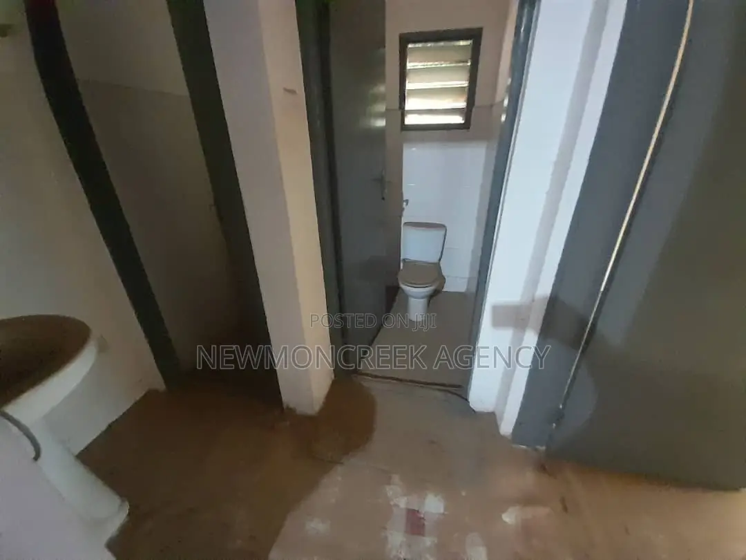 20bdrm Apartment in Tema C22, Accra Metropolitan for sale in Accra Metropolitan