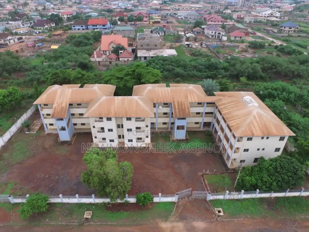 20bdrm Apartment in Tema C22, Accra Metropolitan for sale in Accra Metropolitan