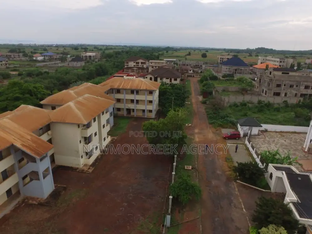 20bdrm Apartment in Tema C22, Accra Metropolitan for sale in Accra Metropolitan
