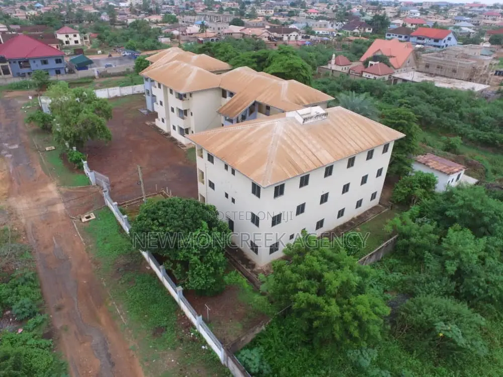 20bdrm Apartment in Tema C22, Accra Metropolitan for sale in Accra Metropolitan