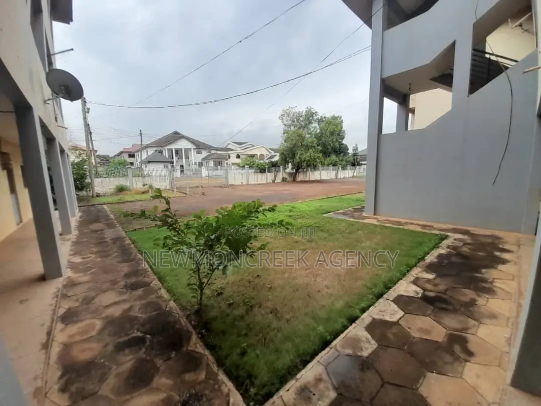 20bdrm Apartment in Tema C22, Accra Metropolitan for sale in Accra Metropolitan