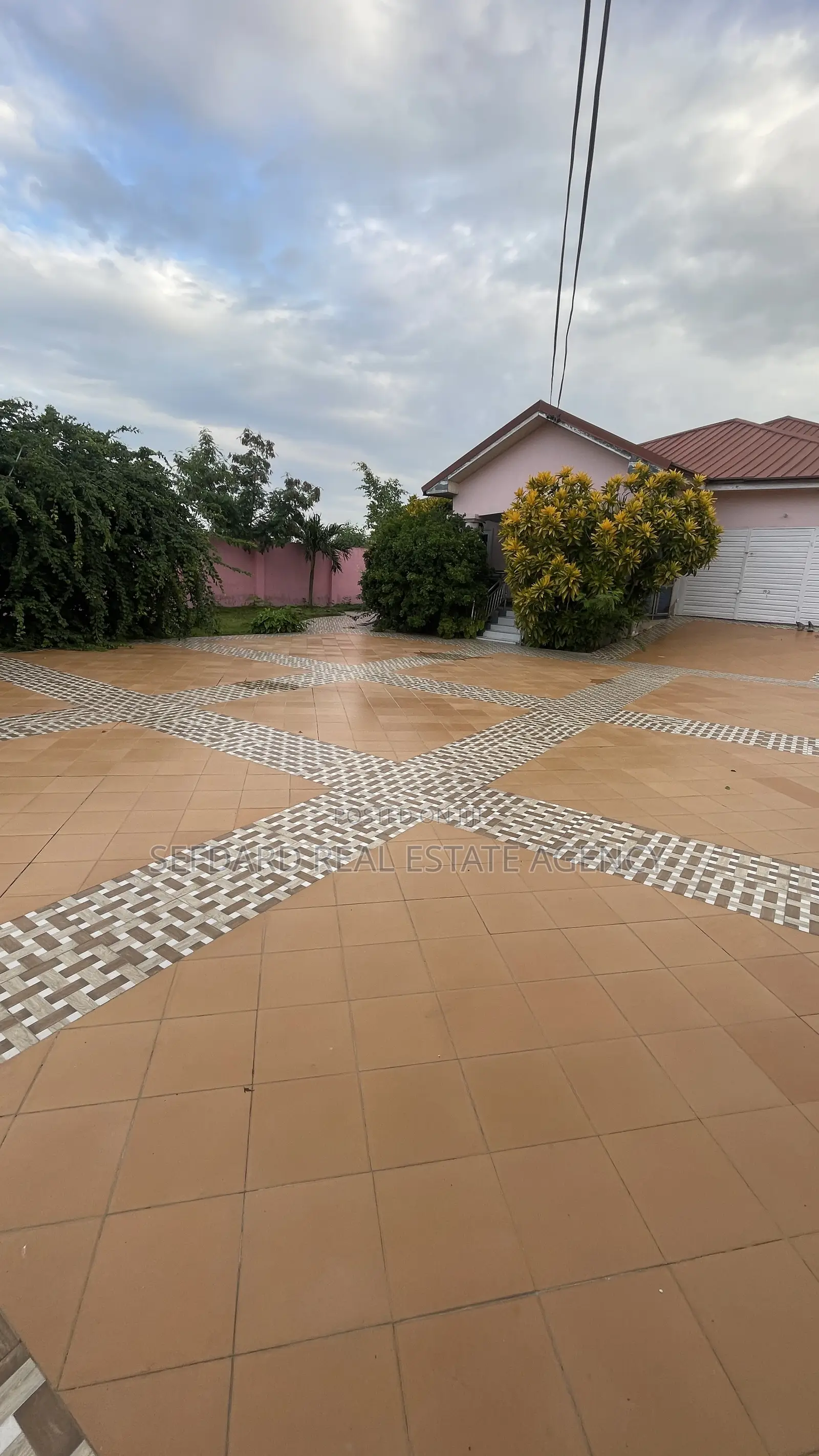 Furnished 3bdrm House in Sefdard Real Estate, Amasaman for sale in Amasaman