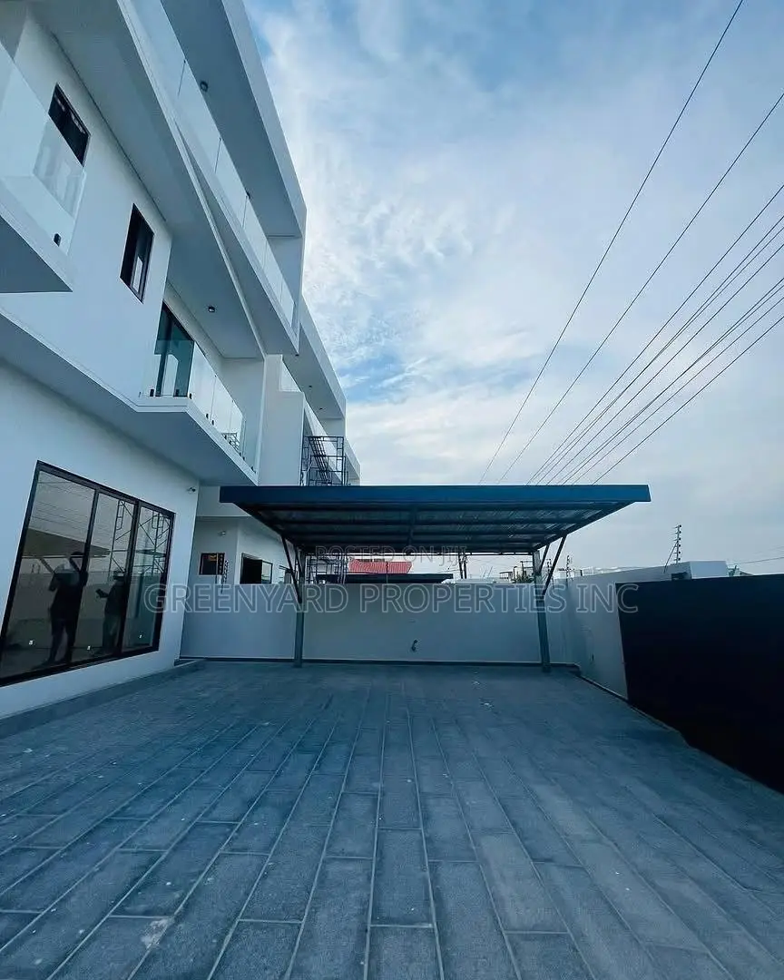 5bdrm House in American House, East Legon for sale in East Legon