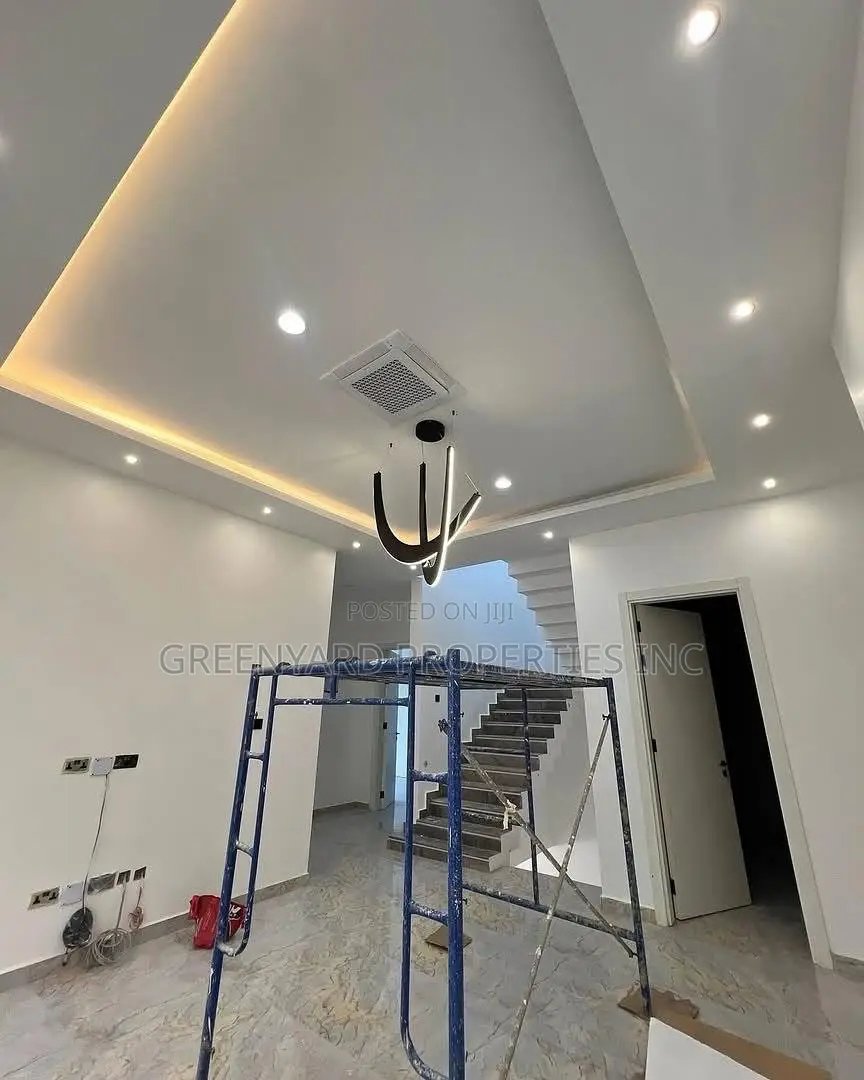 5bdrm House in American House, East Legon for sale in East Legon