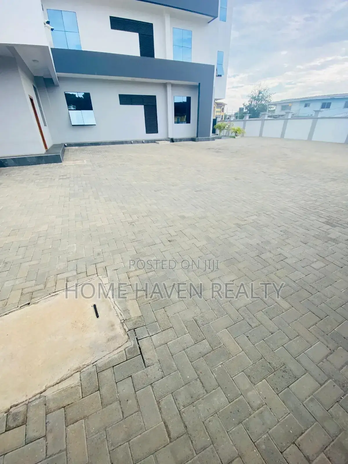 8 Office Rooms for Rent at Kanda Estate in Kanda