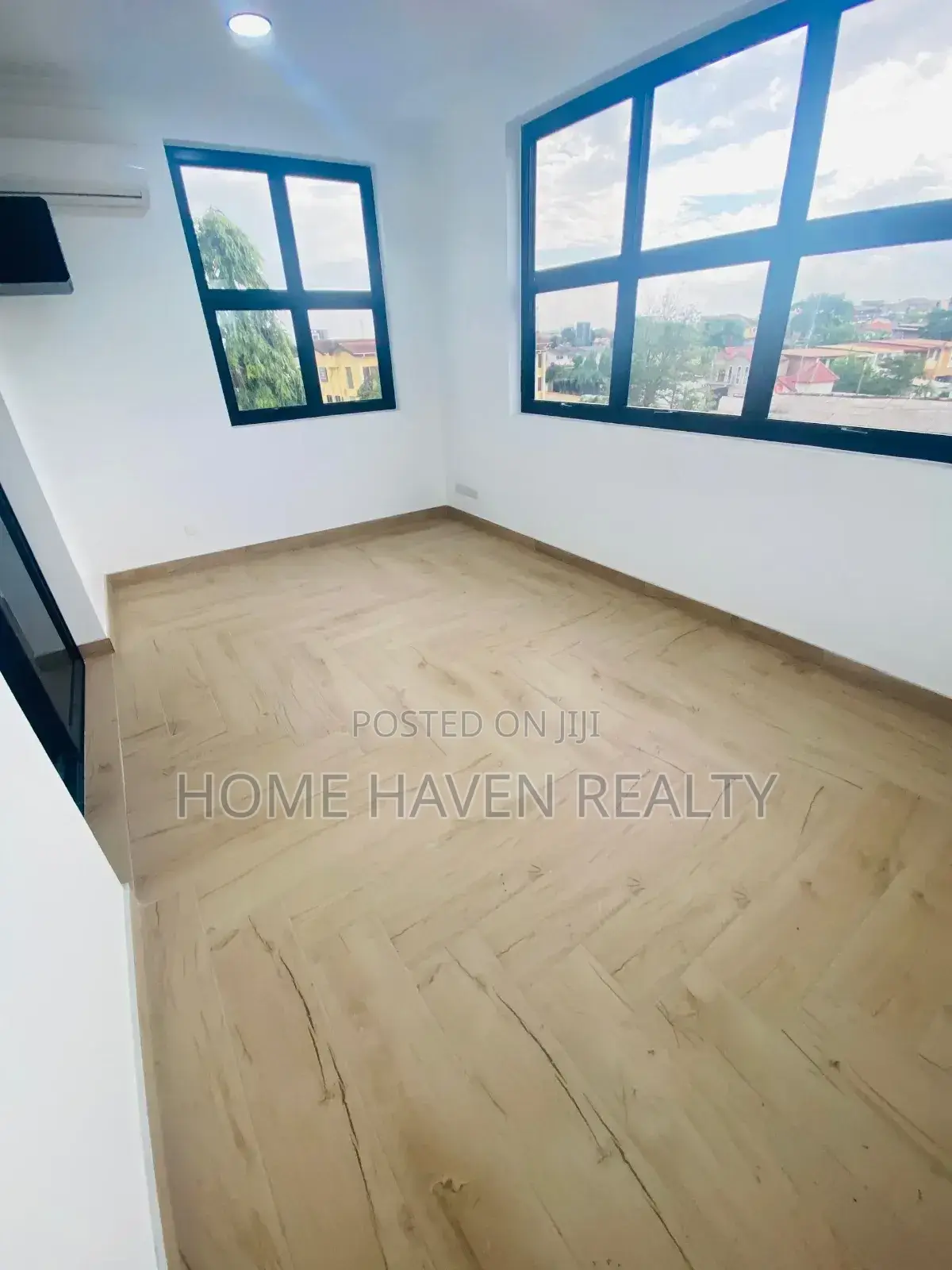 8 Office Rooms for Rent at Kanda Estate in Kanda