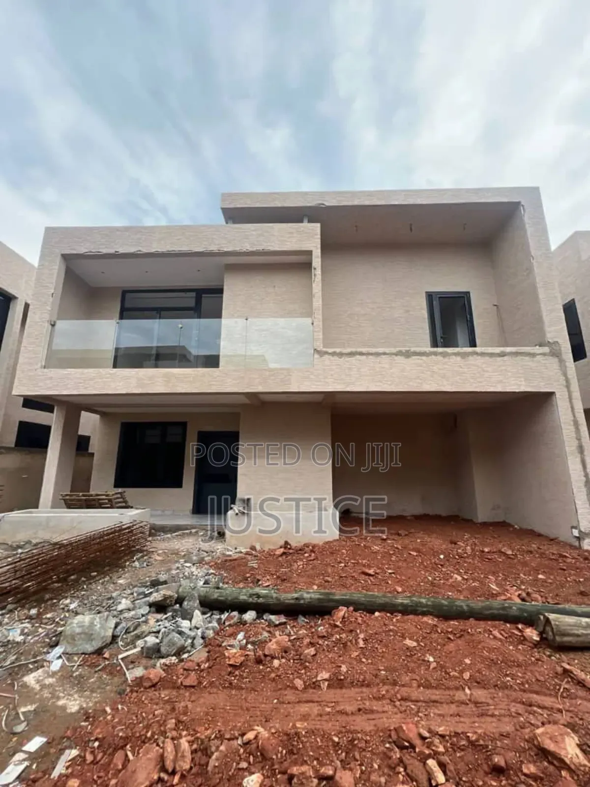 4bdrm Townhouse/Terrace in Ashaley Botwe, School Junction for sale in School Junction